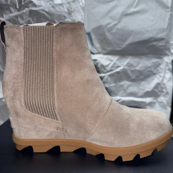 Sorel Women's Beige Winter Boots - Picture 3 of 9